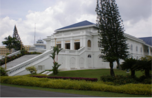 Grand-Palace-Park-Istana-Besar